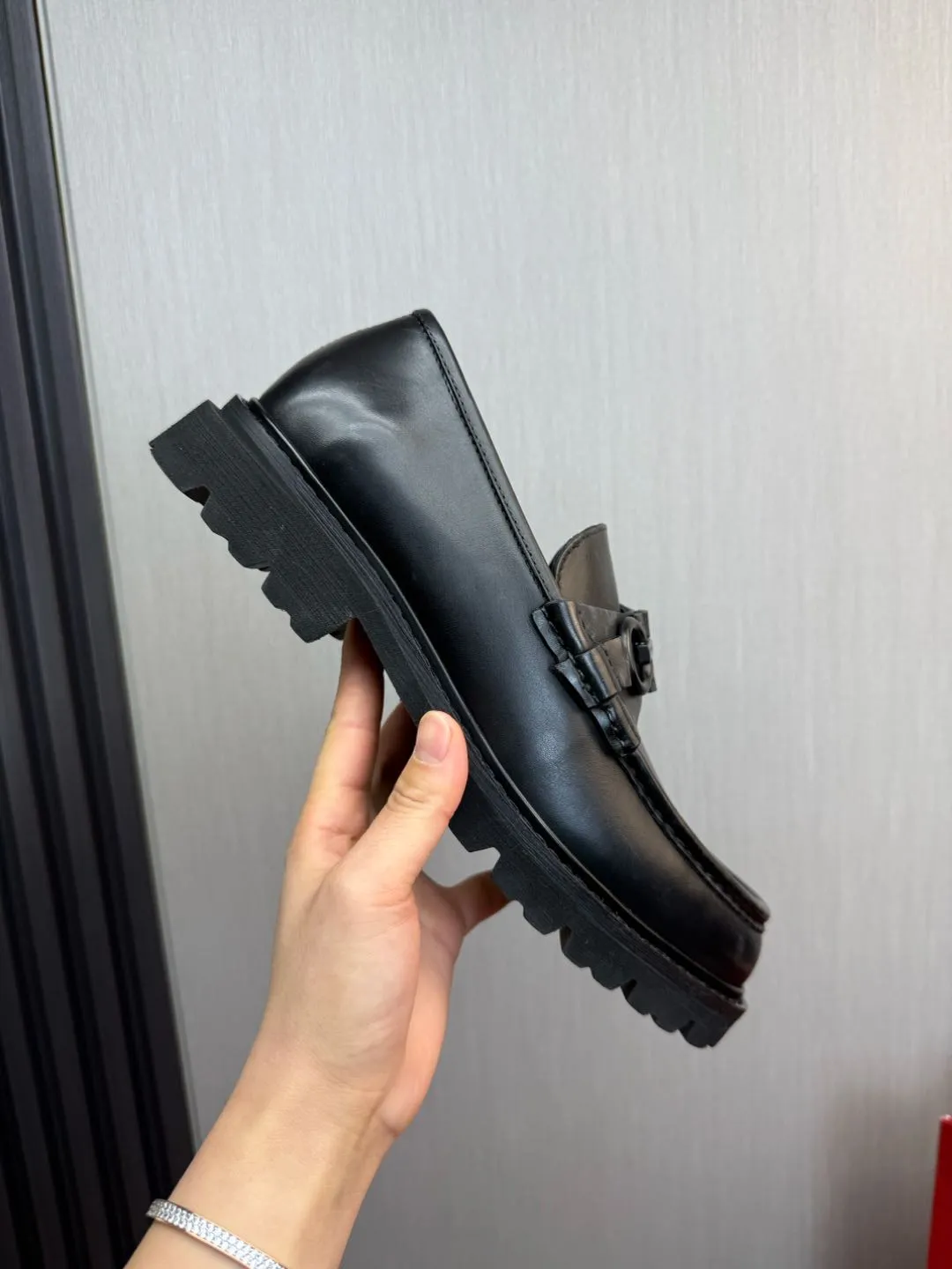 Men's shoes 💰880💰 Ferragamo. [Ferragamo] men's thick-soled loafers, the latest hot style, 1:1 original purchase quality, top quality, imported open-edge beaded cowhide leather on the upper, hand-made three-dimensional stitching highlights the round toe design, the inner foot pads are all imported cowhide, with original lightweight foam outsole, matching code 39-44, (38, 45 custom-made, non-refundable)